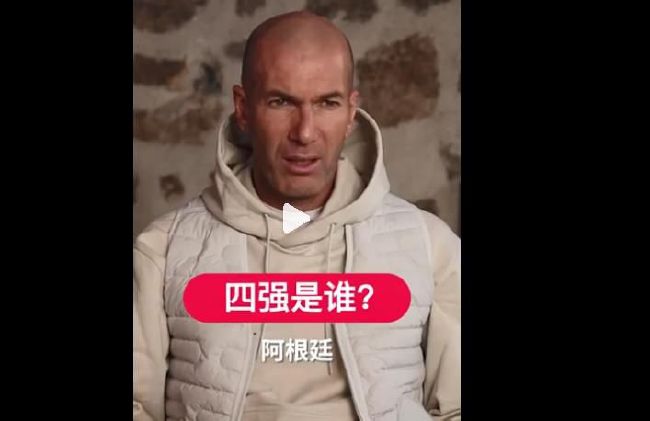 詹妮弗·劳伦斯身穿抹胸白裙亮相，见到兴奋的粉丝频举上臂高呼，克里斯·海姆斯沃斯、乔什·哈切森两主创也亮相首映礼。